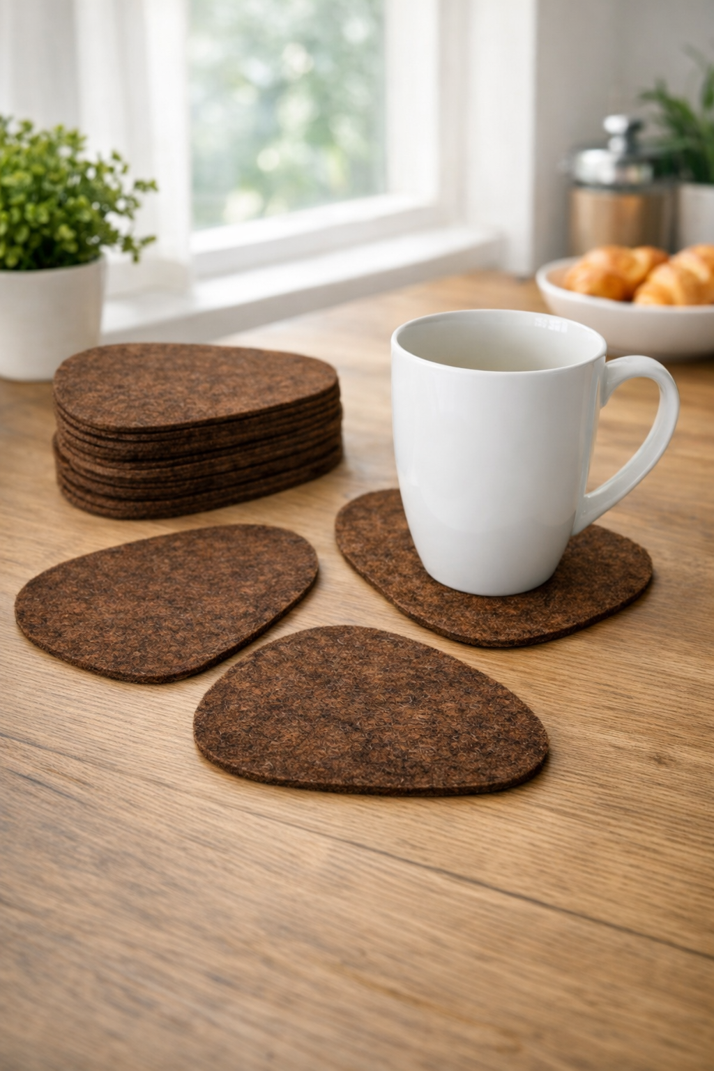 Krūzes paliktnis no merino vilnas filca